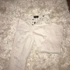 LUCKY BRAND DISTRESSED BOYFRIEND JEANS! WHITE.